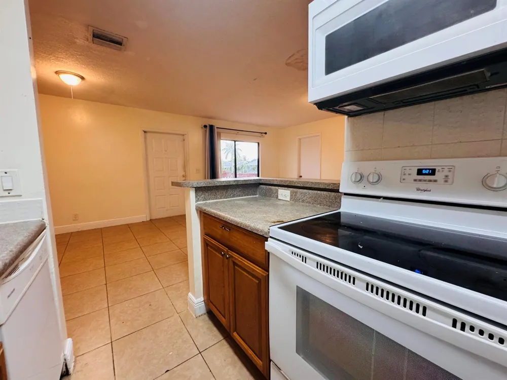 7 CROSSINGS CIRCLE #G Boynton Beach, FL 33435