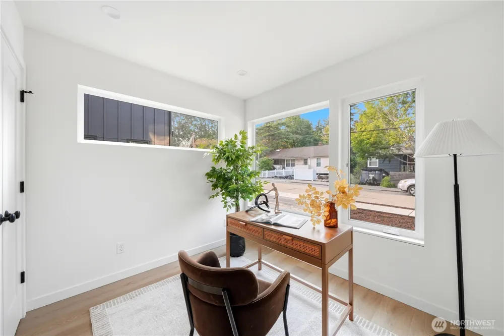 4907 SW Canada Drive Seattle, WA 98136