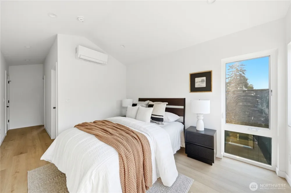 4907 SW Canada Drive Seattle, WA 98136