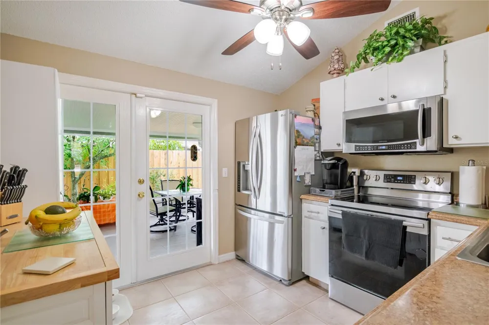 10118 HUNTERS POINT COURT Tampa, FL 33615