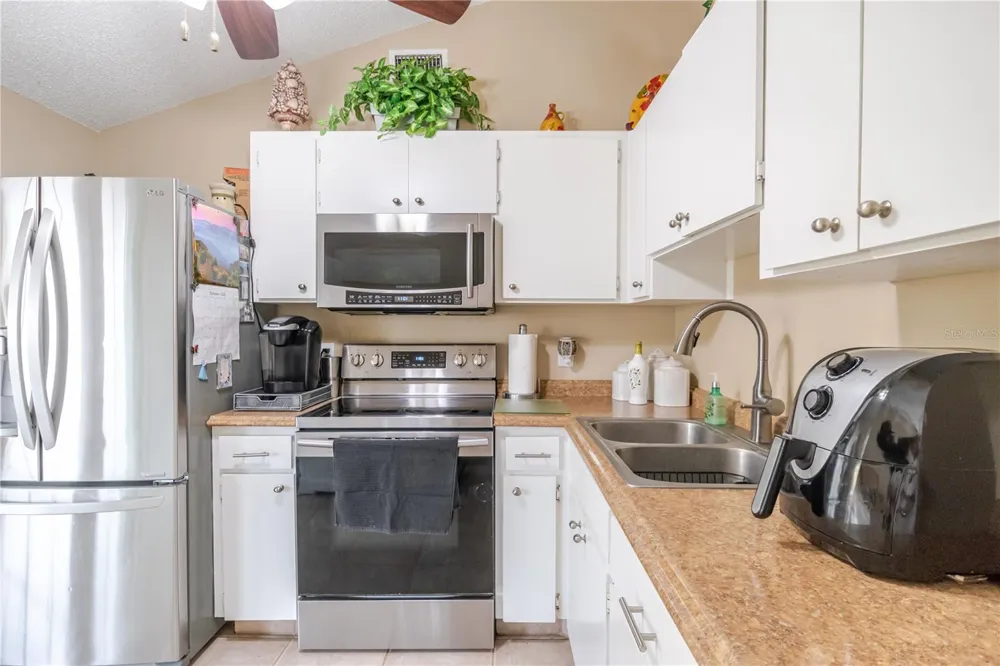 10118 HUNTERS POINT COURT Tampa, FL 33615