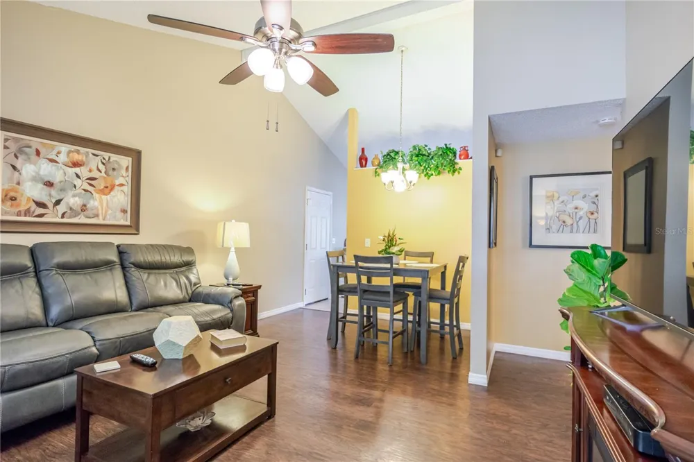 10118 HUNTERS POINT COURT Tampa, FL 33615