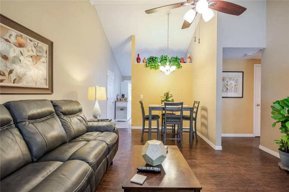 10118 HUNTERS POINT COURT Tampa, FL 33615