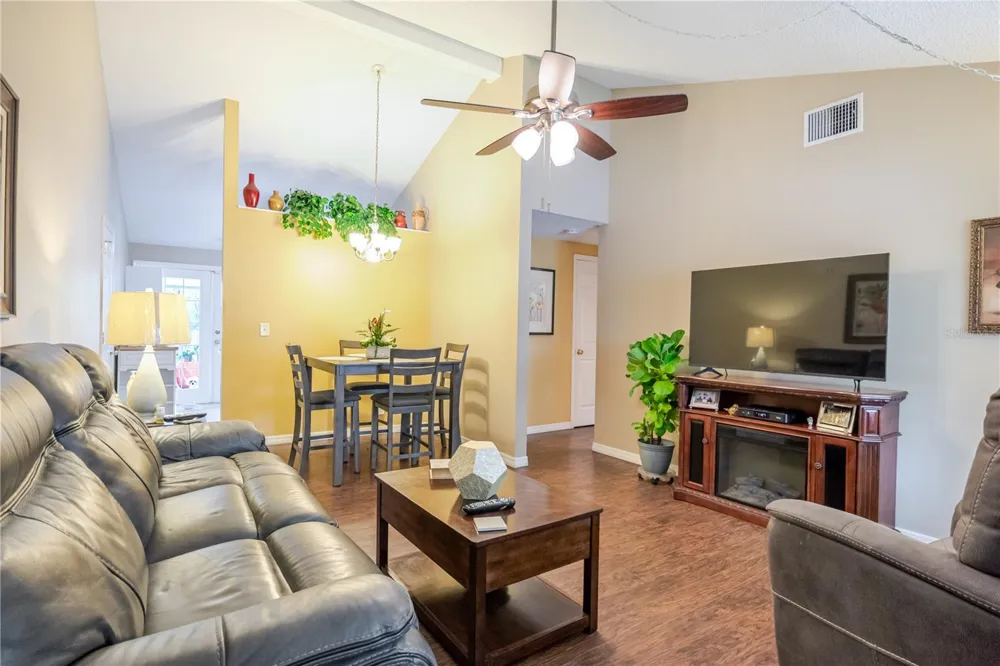 10118 HUNTERS POINT COURT Tampa, FL 33615