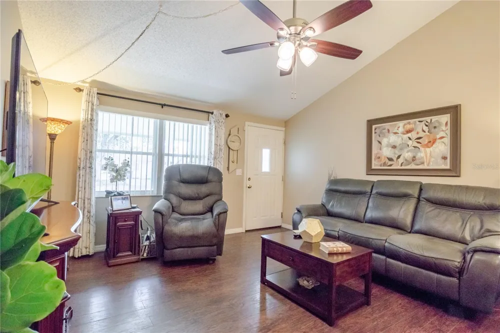 10118 HUNTERS POINT COURT Tampa, FL 33615