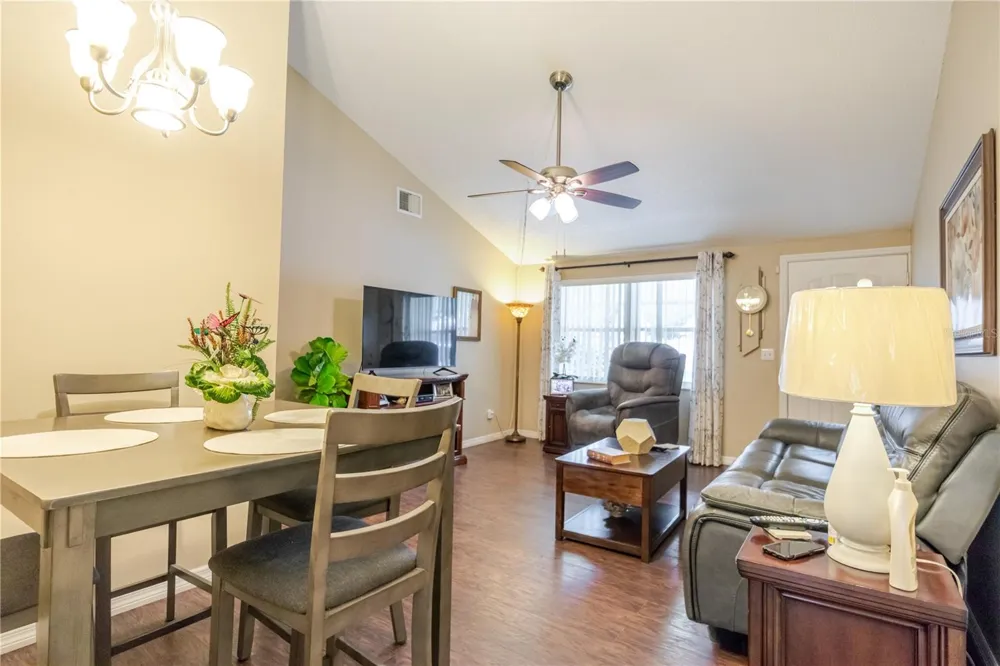 10118 HUNTERS POINT COURT Tampa, FL 33615