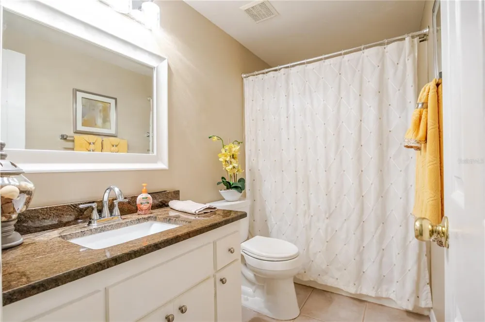10118 HUNTERS POINT COURT Tampa, FL 33615