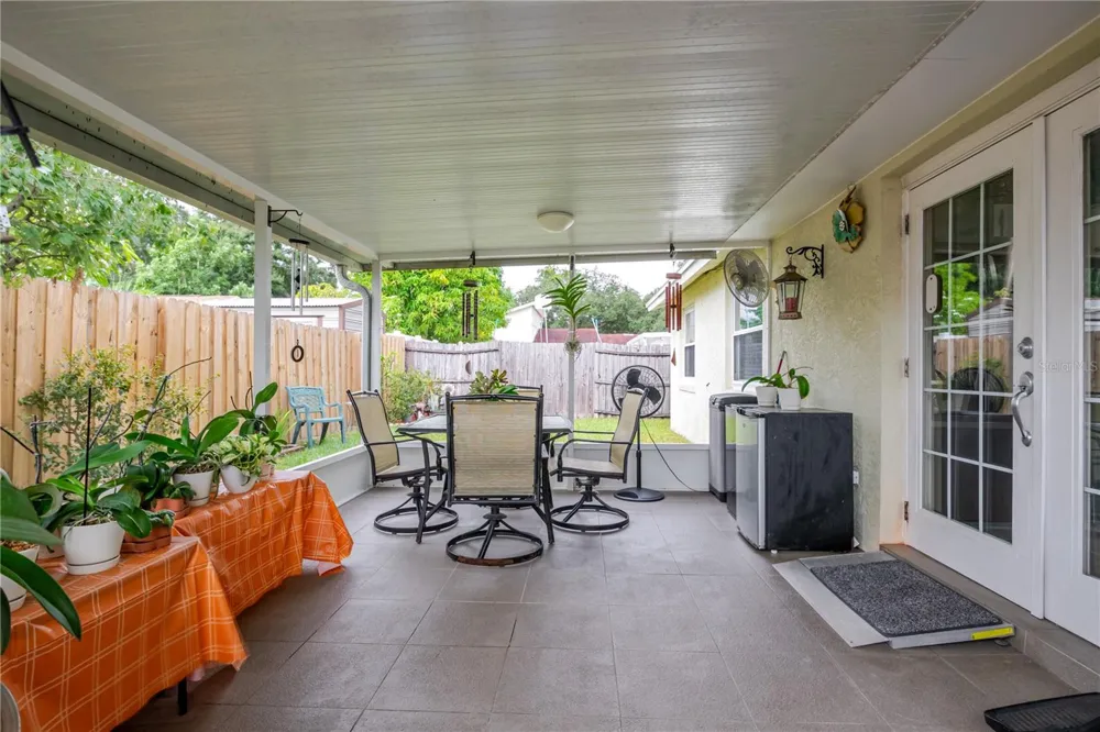 10118 HUNTERS POINT COURT Tampa, FL 33615