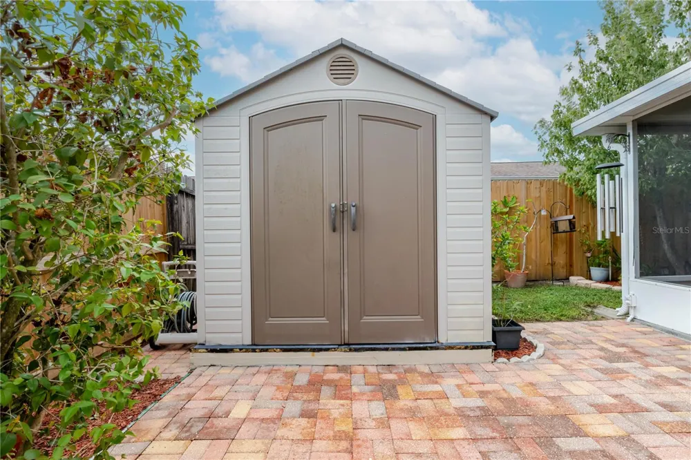 10118 HUNTERS POINT COURT Tampa, FL 33615