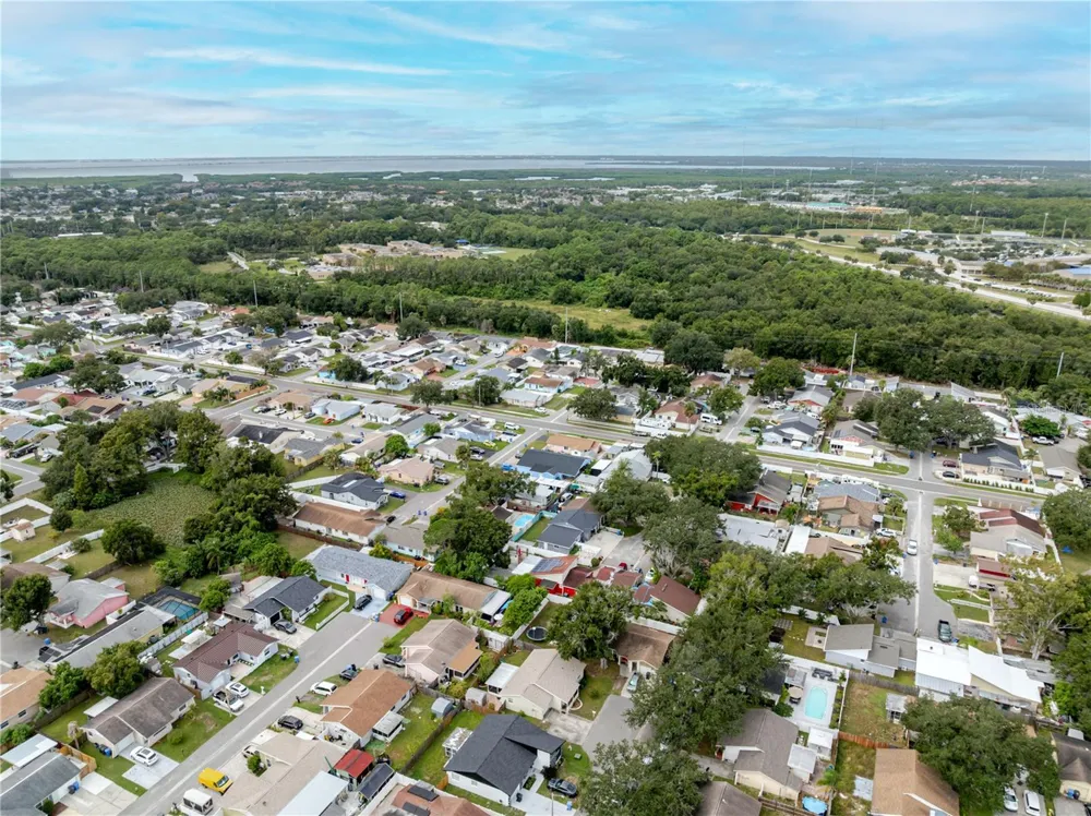 10118 HUNTERS POINT COURT Tampa, FL 33615