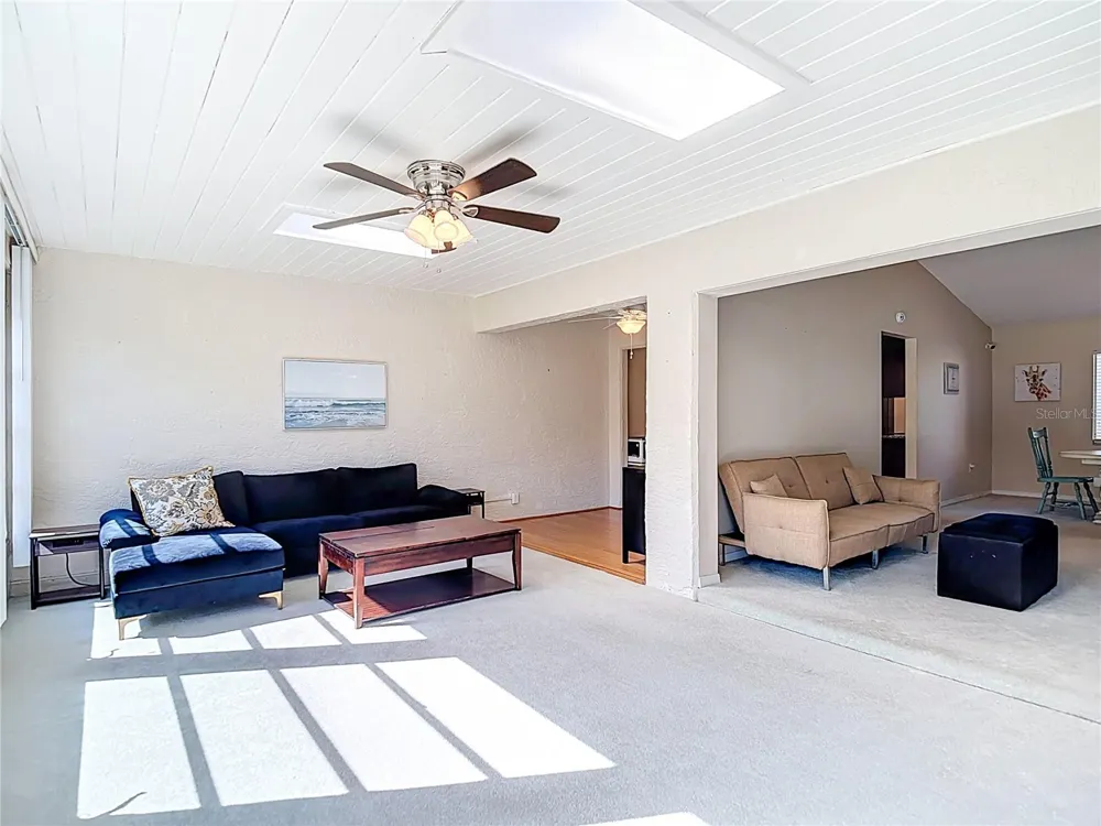 7385 CRESTWOOD DRIVE Weeki Wachee, FL 34613