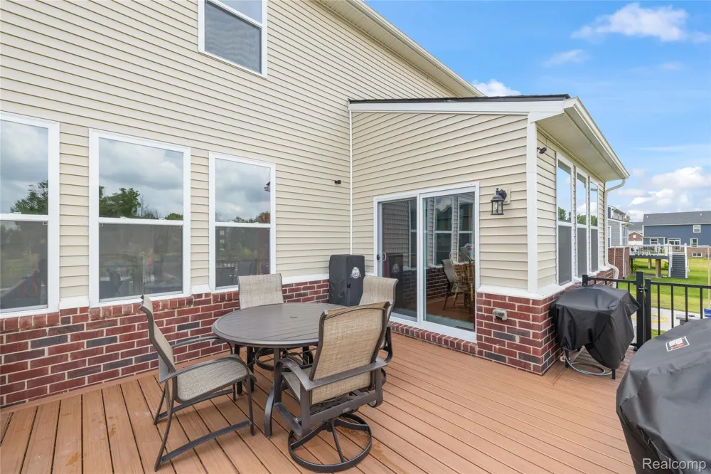 58714 Sella Drive Lyon Charter Township, MI 48178