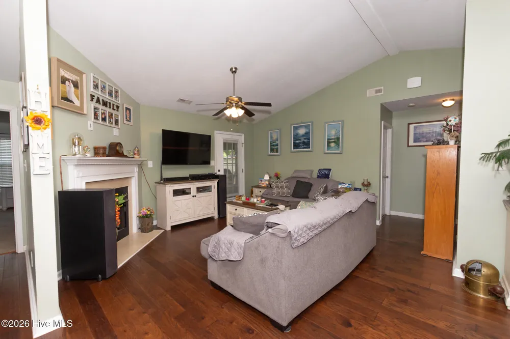511 Sassy Court Richlands, NC 28574