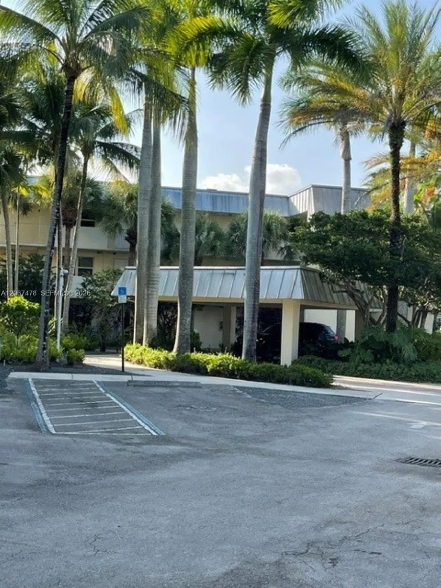 8950 SW 69th Ct #216 Pinecrest, FL 33156