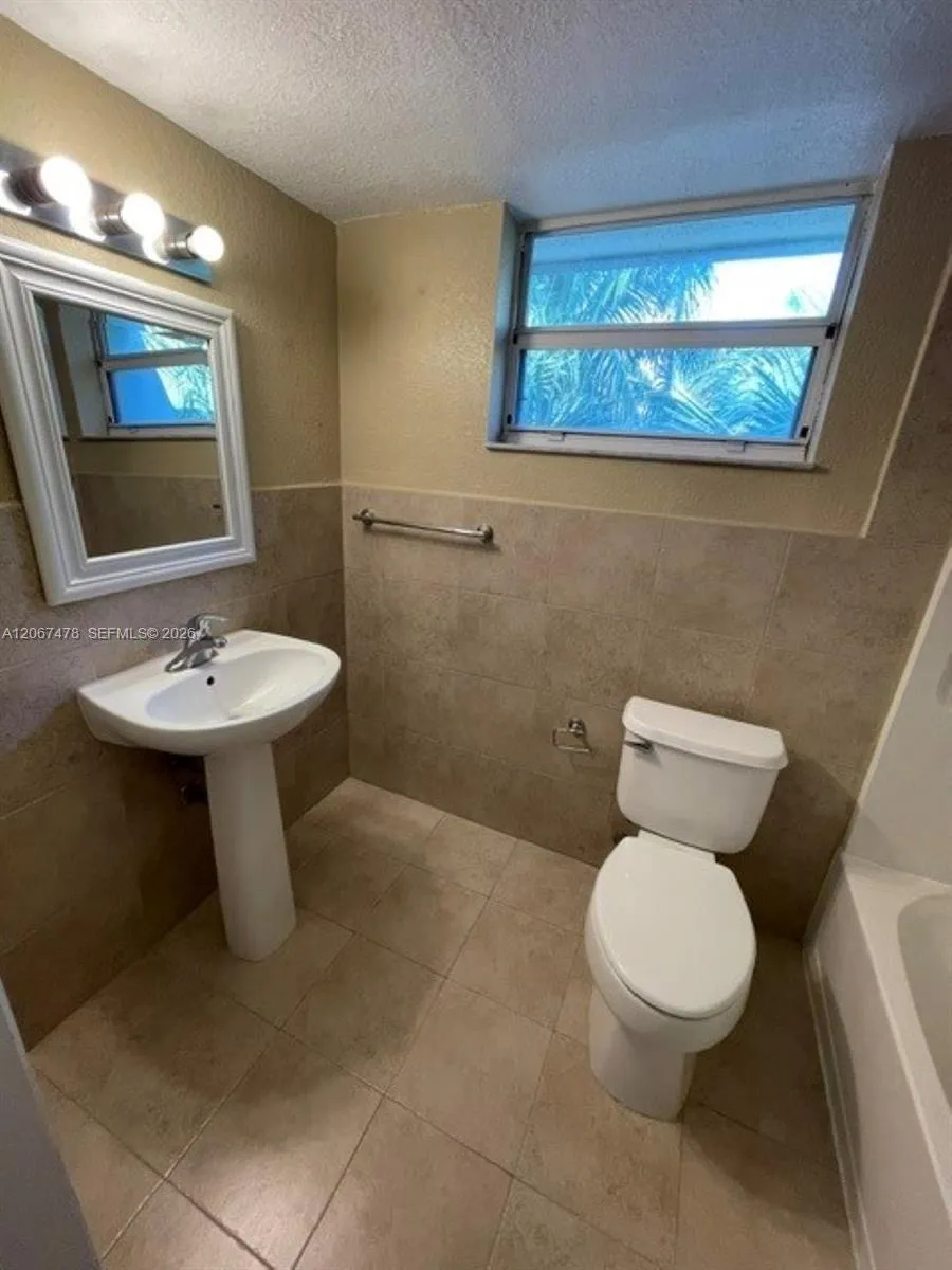 8950 SW 69th Ct #216 Pinecrest, FL 33156