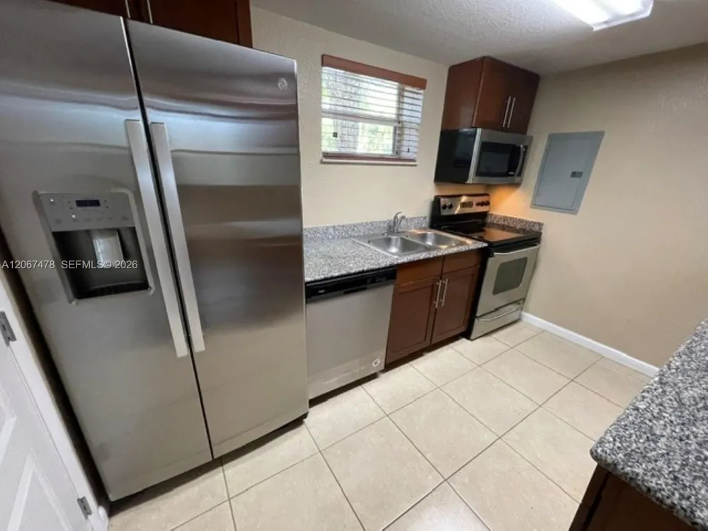 8950 SW 69th Ct #216 Pinecrest, FL 33156