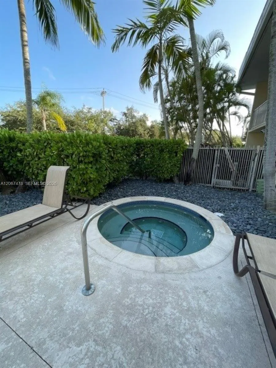 8950 SW 69th Ct #216 Pinecrest, FL 33156