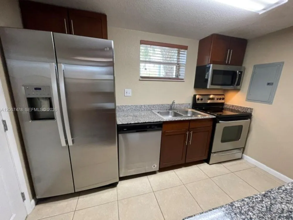 8950 SW 69th Ct #216 Pinecrest, FL 33156