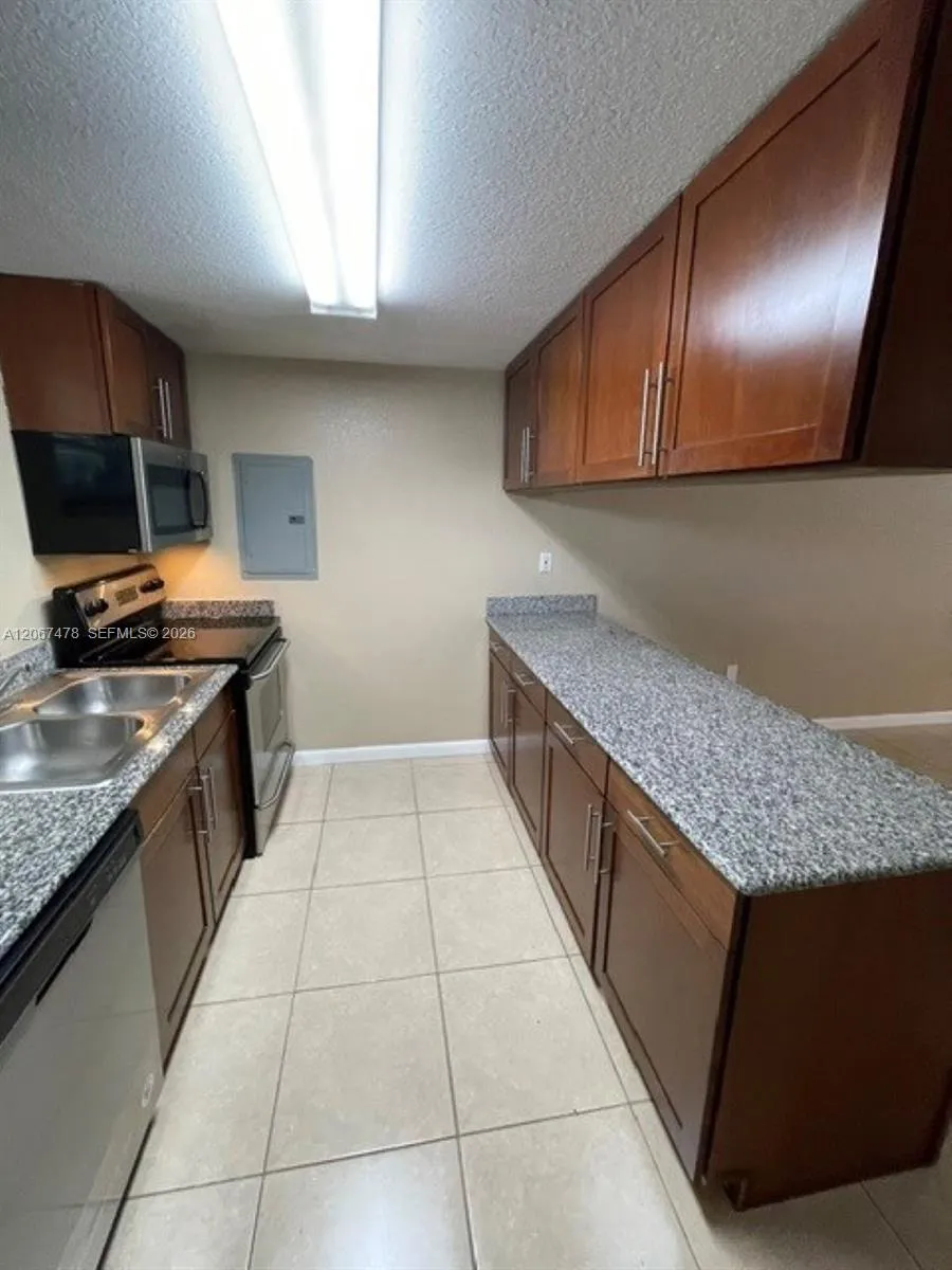 8950 SW 69th Ct #216 Pinecrest, FL 33156