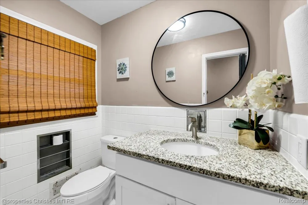 24600 Manistee Street Oak Park City, MI 48237