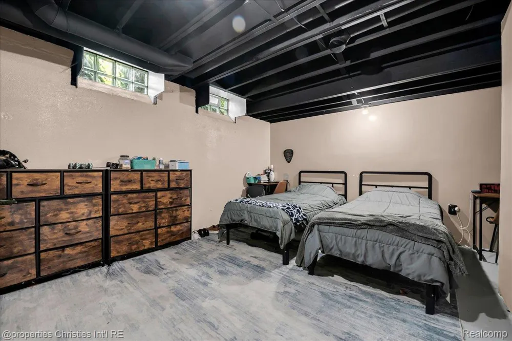 24600 Manistee Street Oak Park City, MI 48237