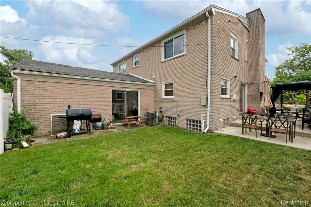 24600 Manistee Street Oak Park City, MI 48237
