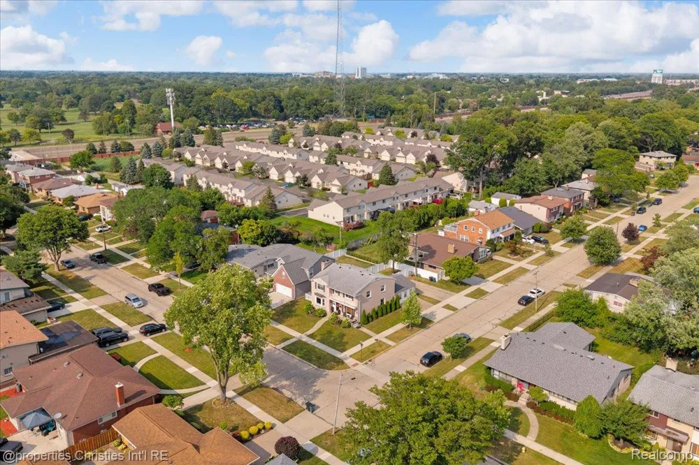 24600 Manistee Street Oak Park City, MI 48237