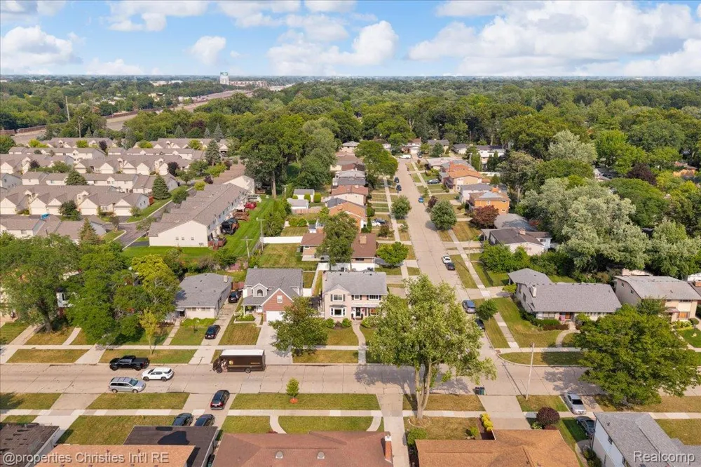 24600 Manistee Street Oak Park City, MI 48237