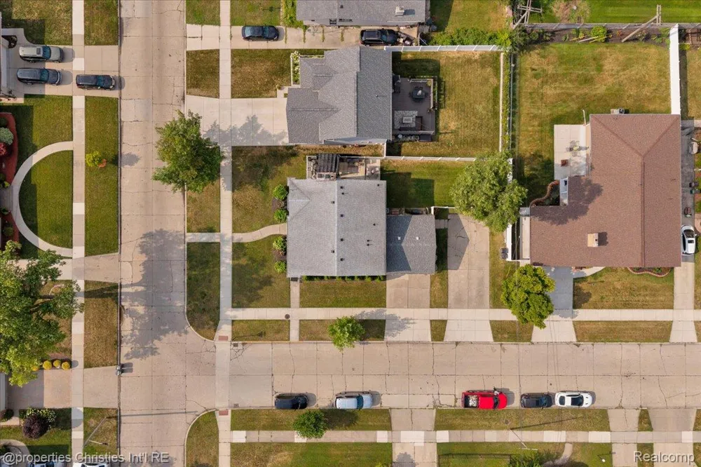 24600 Manistee Street Oak Park City, MI 48237