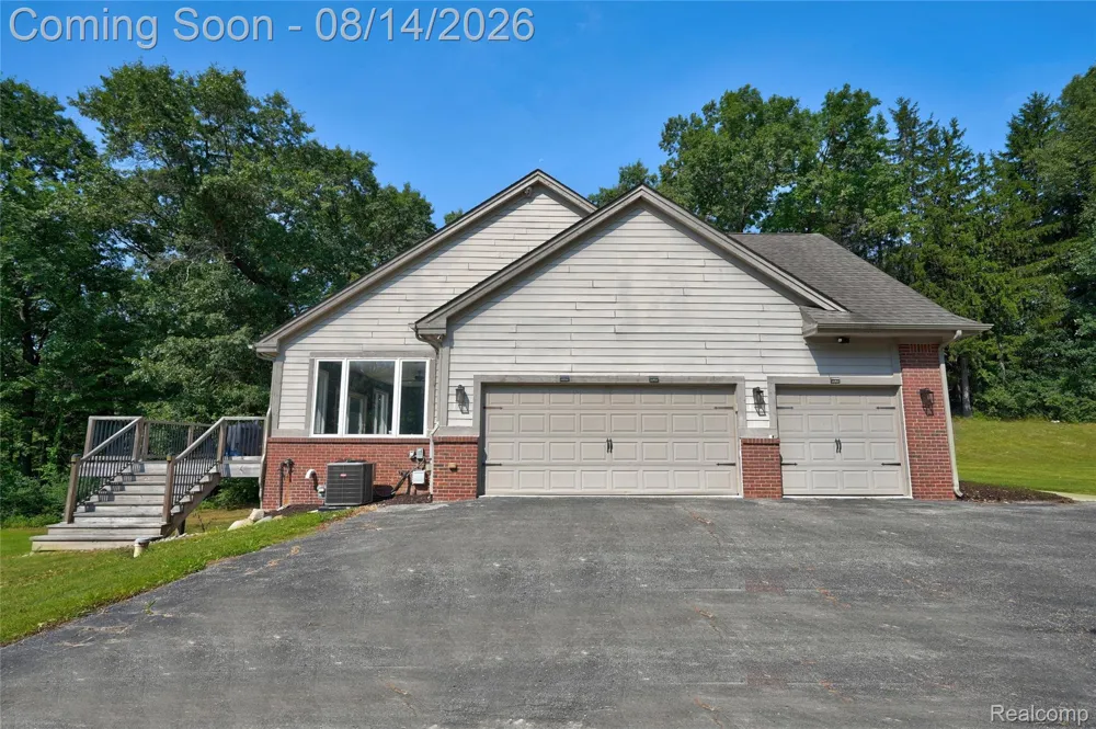 372 Hunters Ridge Drive #A Brandon Charter Township, MI 48462