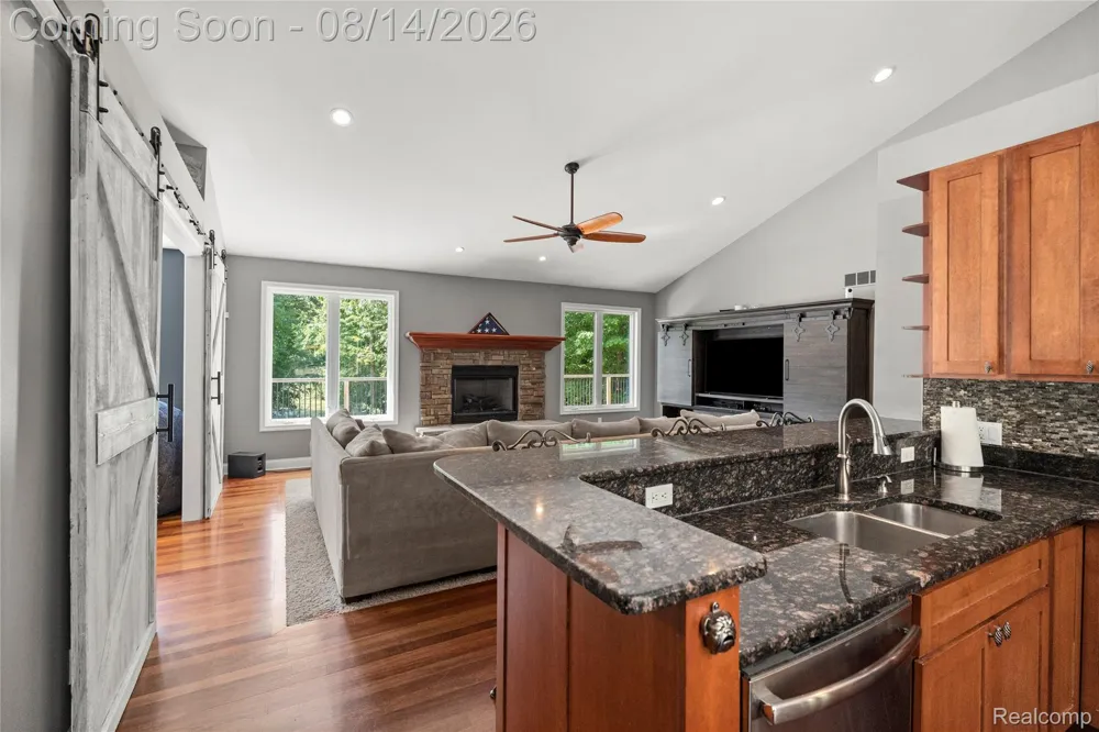 372 Hunters Ridge Drive #A Brandon Charter Township, MI 48462