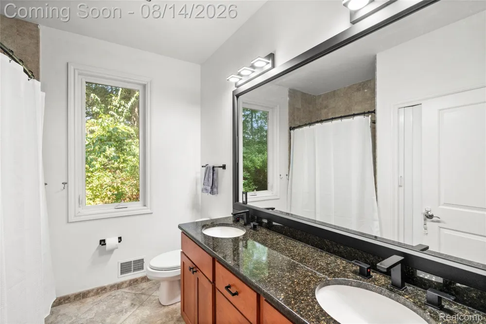 372 Hunters Ridge Drive #A Brandon Charter Township, MI 48462