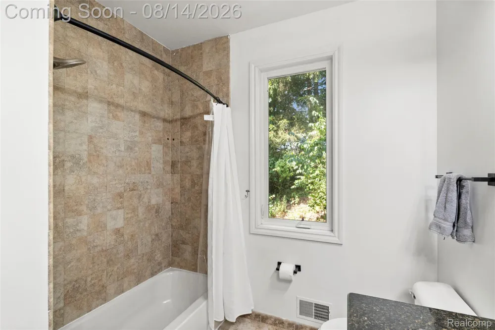 372 Hunters Ridge Drive #A Brandon Charter Township, MI 48462