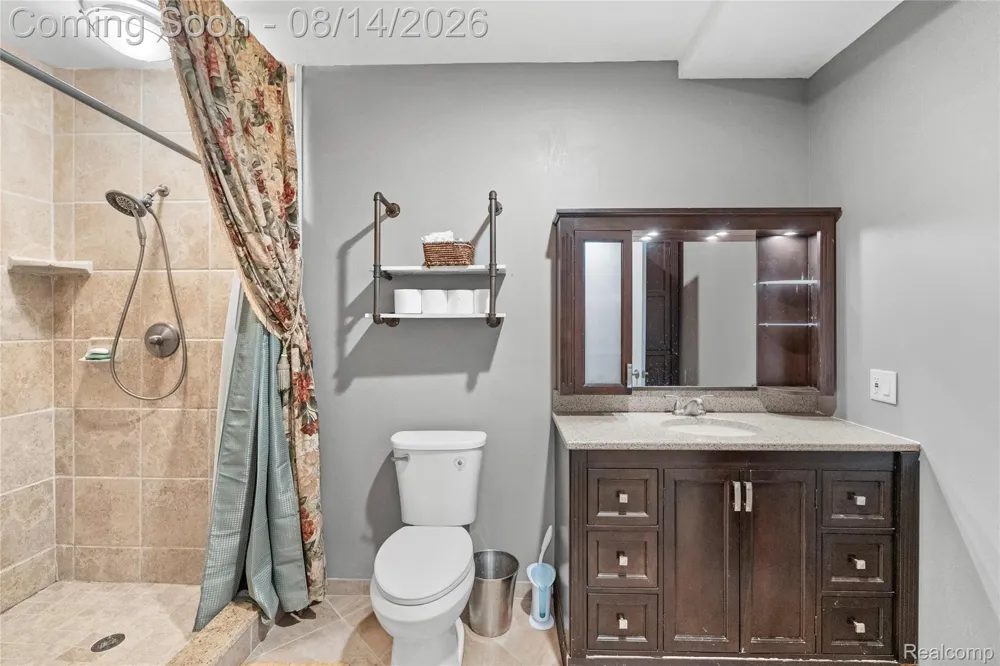 372 Hunters Ridge Drive #A Brandon Charter Township, MI 48462