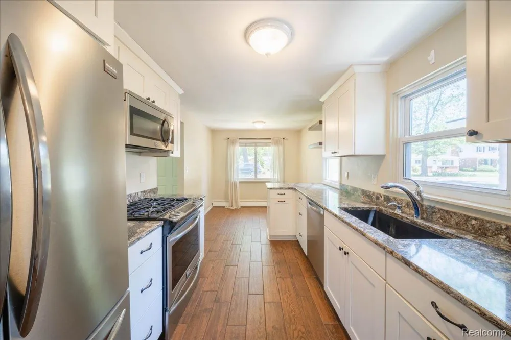 2363 Darnell Street Wolverine Lake Village, MI 48390
