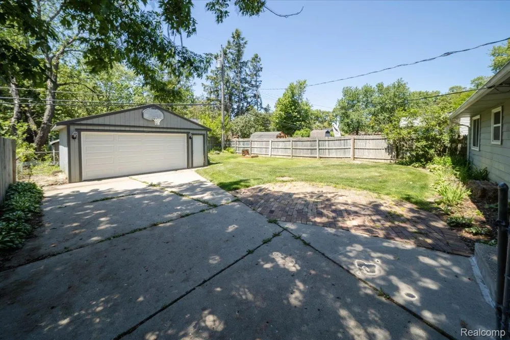 2363 Darnell Street Wolverine Lake Village, MI 48390