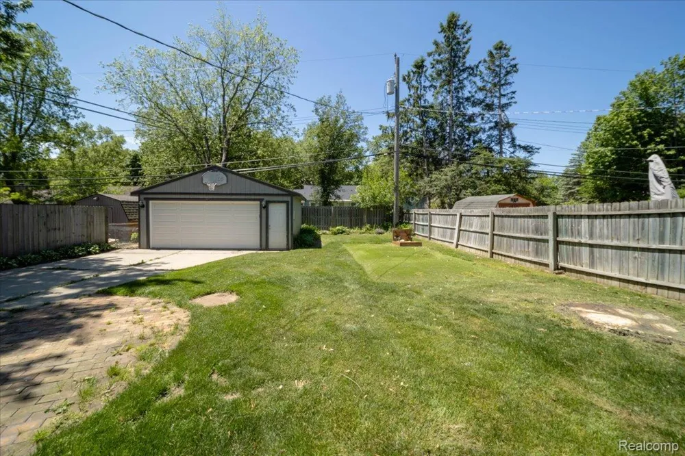 2363 Darnell Street Wolverine Lake Village, MI 48390