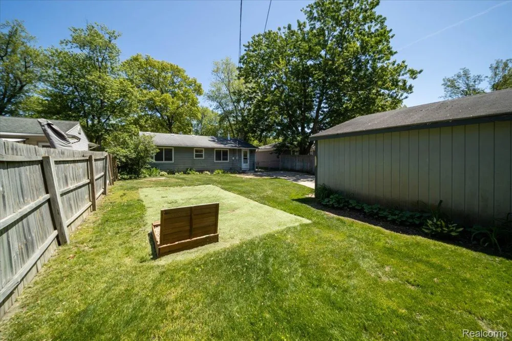 2363 Darnell Street Wolverine Lake Village, MI 48390