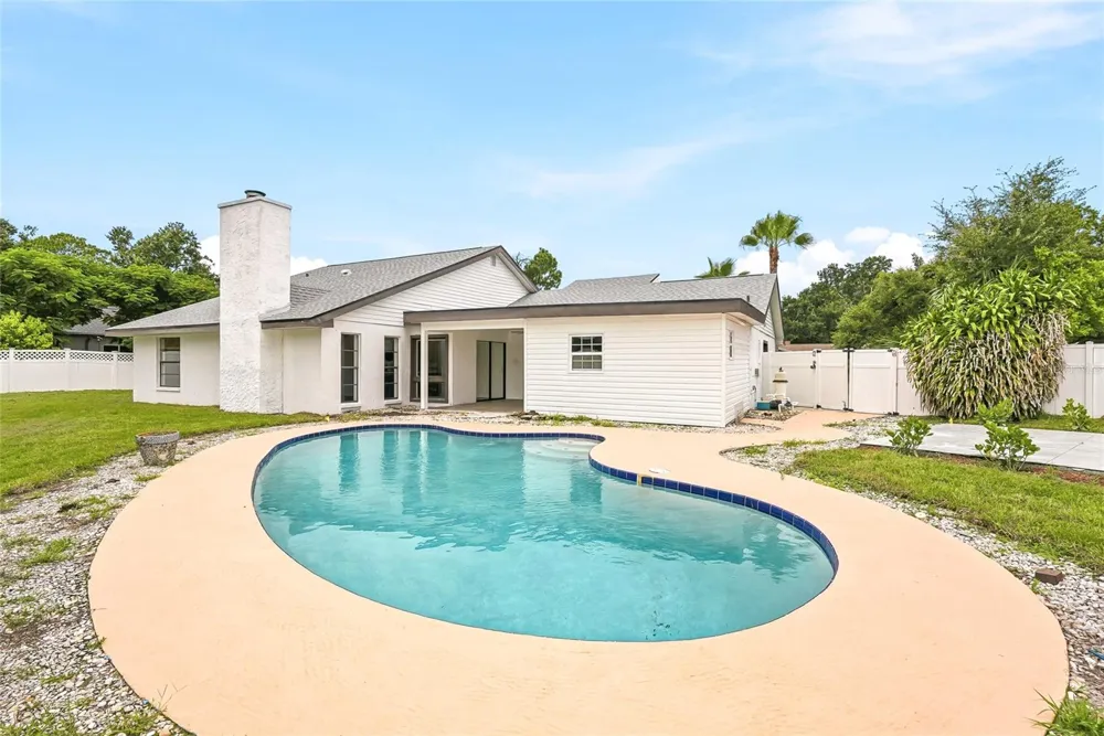 8215 LA SERENA DRIVE Tampa, FL 33614