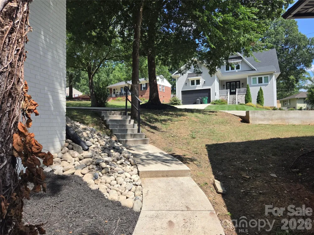 4910 Valley Stream Road Charlotte, NC 28209