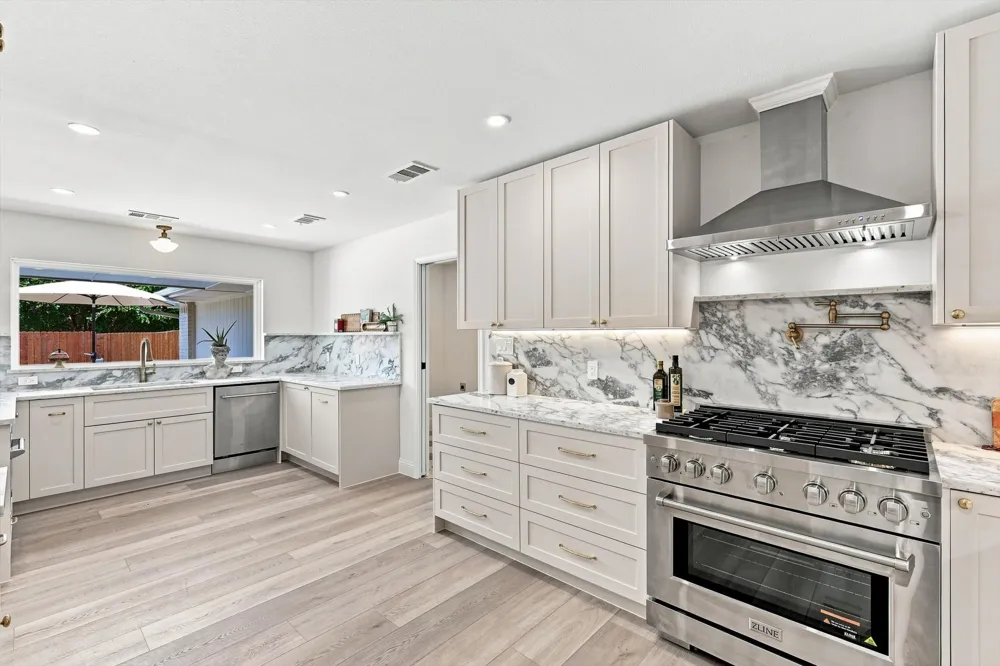 15905 Longvista Drive Dallas, TX 75248