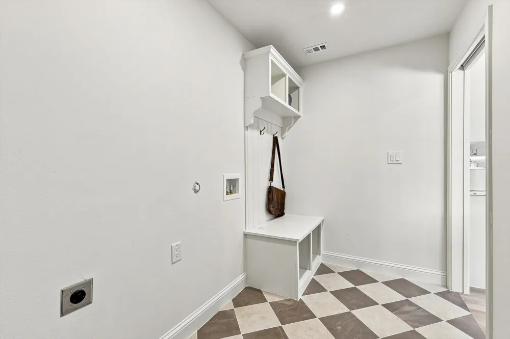 15905 Longvista Drive Dallas, TX 75248