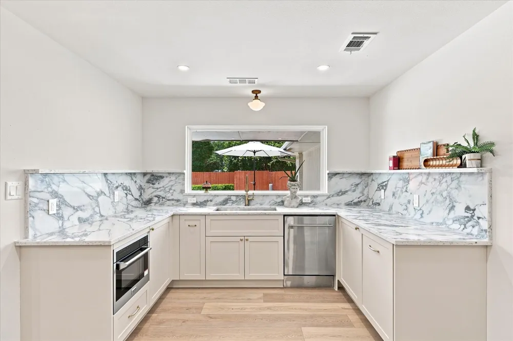 15905 Longvista Drive Dallas, TX 75248