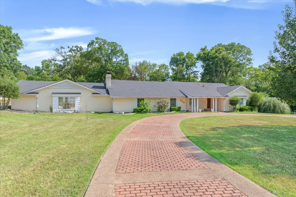 522 W High Street Grand Saline, TX 75140