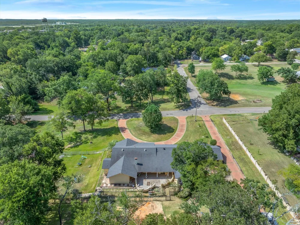 522 W High Street Grand Saline, TX 75140