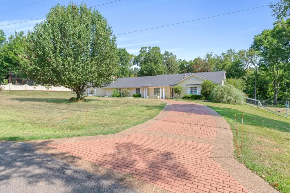 522 W High Street Grand Saline, TX 75140