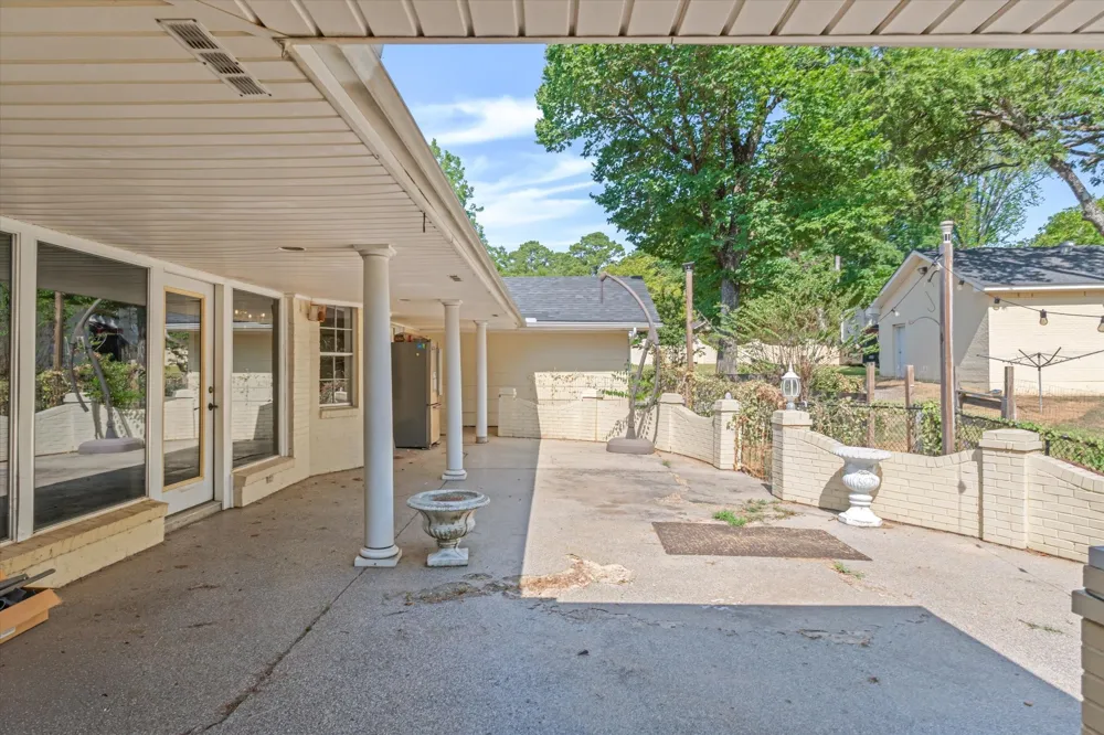 522 W High Street Grand Saline, TX 75140