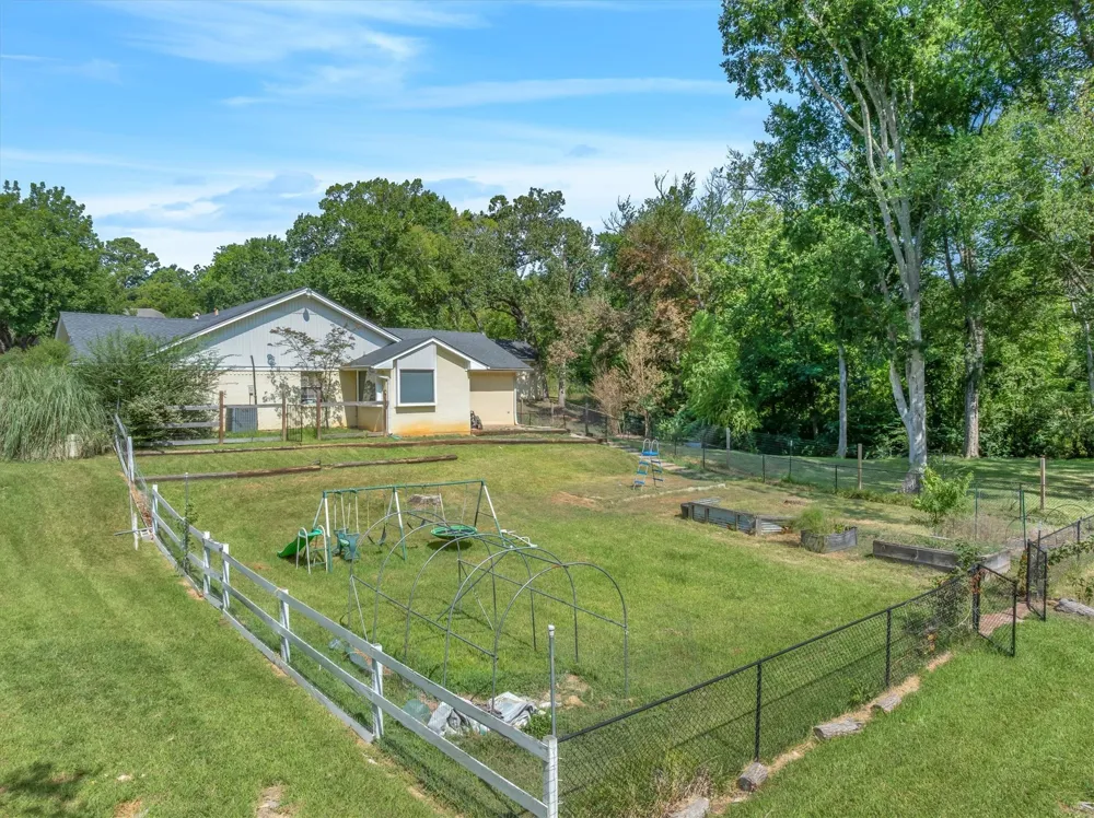 522 W High Street Grand Saline, TX 75140