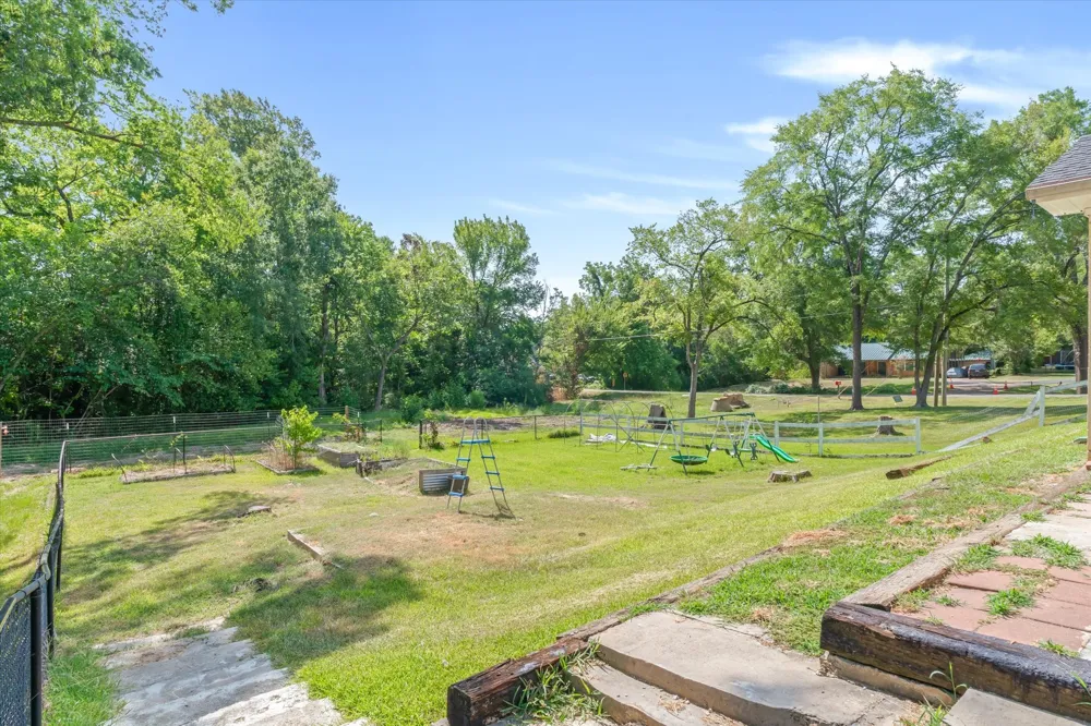 522 W High Street Grand Saline, TX 75140