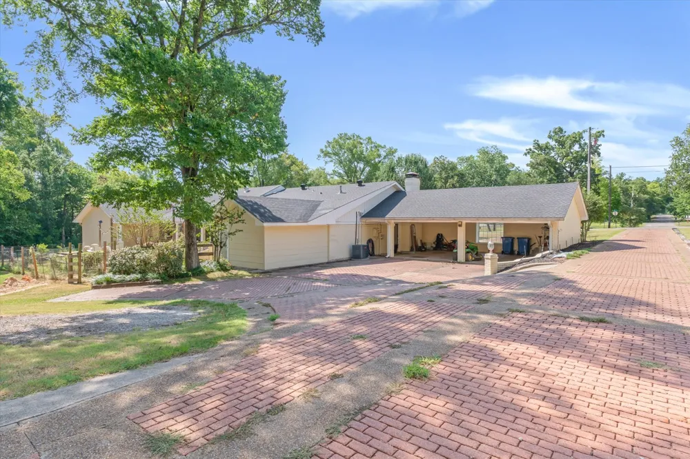522 W High Street Grand Saline, TX 75140
